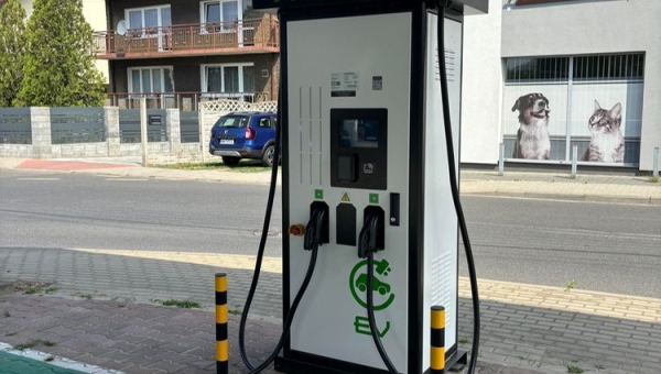 Gdzie można znaleźć publiczne stacje ładowania pojazdów elektrycznych?